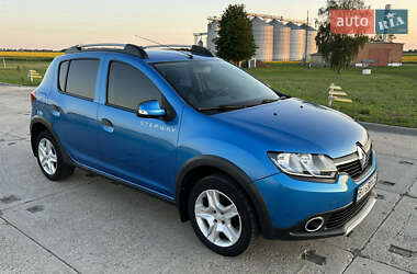 Хэтчбек Renault Sandero 2015 в 