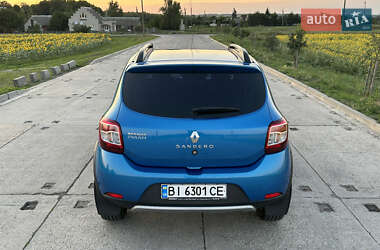 Хэтчбек Renault Sandero 2015 в 