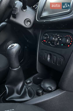 Хэтчбек Renault Sandero 2015 в 