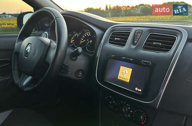 Хэтчбек Renault Sandero 2015 в 