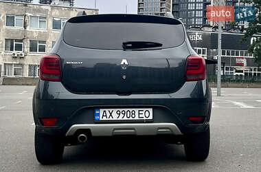 Хетчбек Renault Sandero 2017 в 
