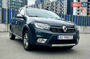 Хетчбек Renault Sandero 2017 в 