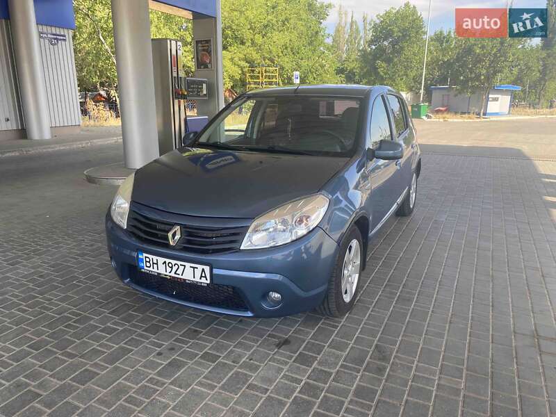 Renault Sandero 2011