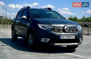 Хетчбек Renault Sandero 2017 в 
