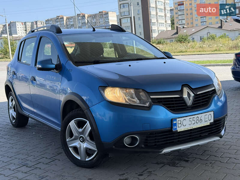 Хэтчбек Renault Sandero 2016 в 