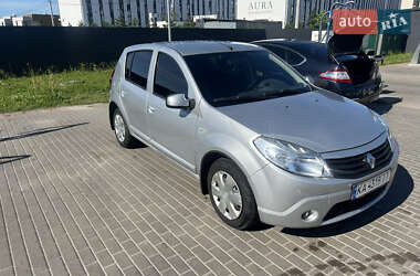 Хэтчбек Renault Sandero 2011 в Вишневом