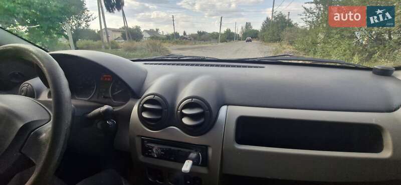 Хэтчбек Renault Sandero 2010 в Запорожье