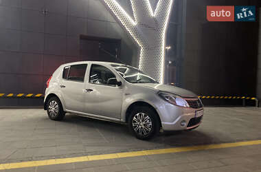 Хетчбек Renault Sandero 2010 в Житомирі