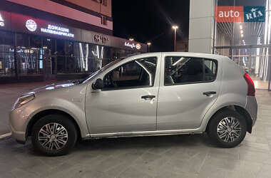 Хетчбек Renault Sandero 2010 в Житомирі