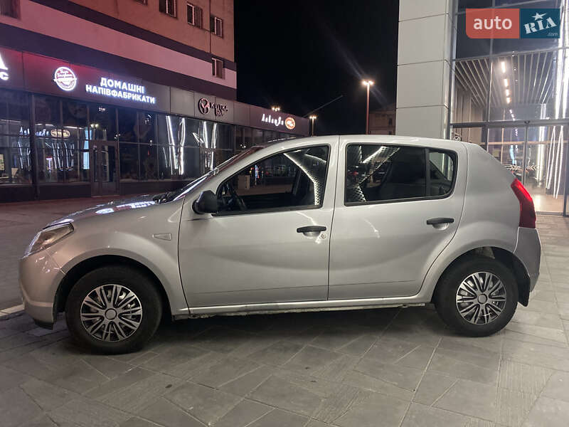 Renault Sandero 2010