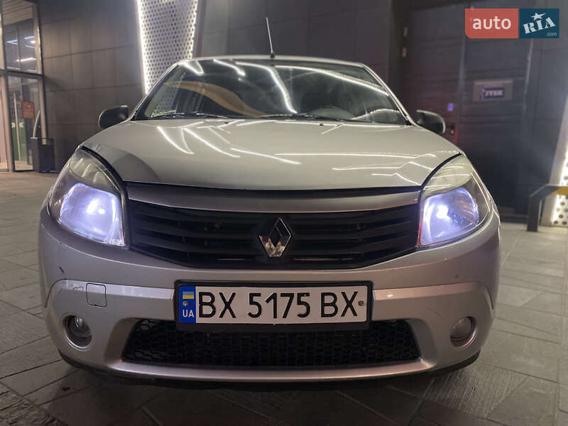 Хетчбек Renault Sandero 2010 в Житомирі