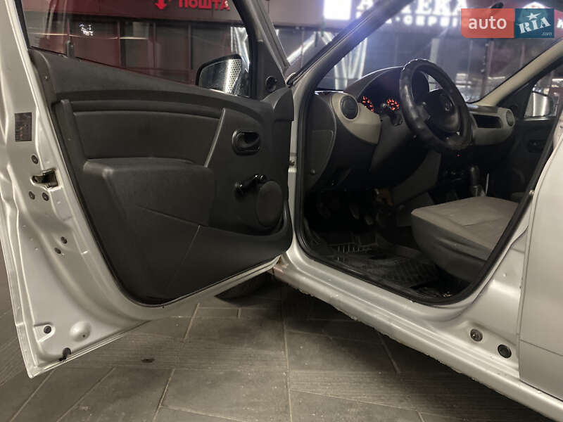 Хетчбек Renault Sandero 2010 в Житомирі