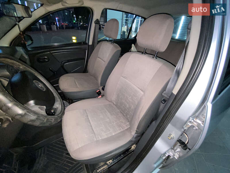 Хетчбек Renault Sandero 2010 в Житомирі