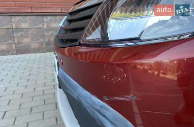 Хэтчбек Renault Sandero 2012 в 