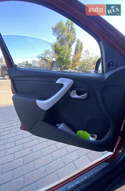 Хэтчбек Renault Sandero 2012 в 