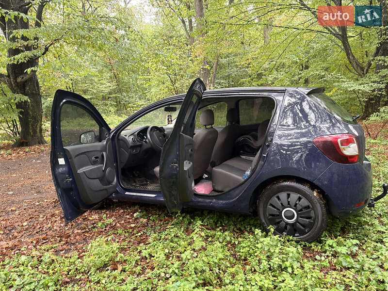 Хетчбек Renault Sandero 2016 в Узині