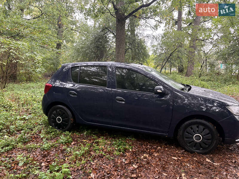 Хетчбек Renault Sandero 2016 в Узині