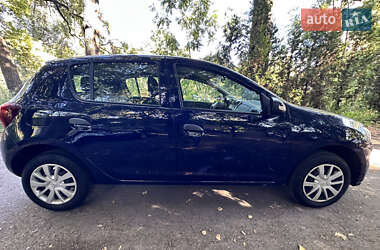 Хэтчбек Renault Sandero 2019 в 