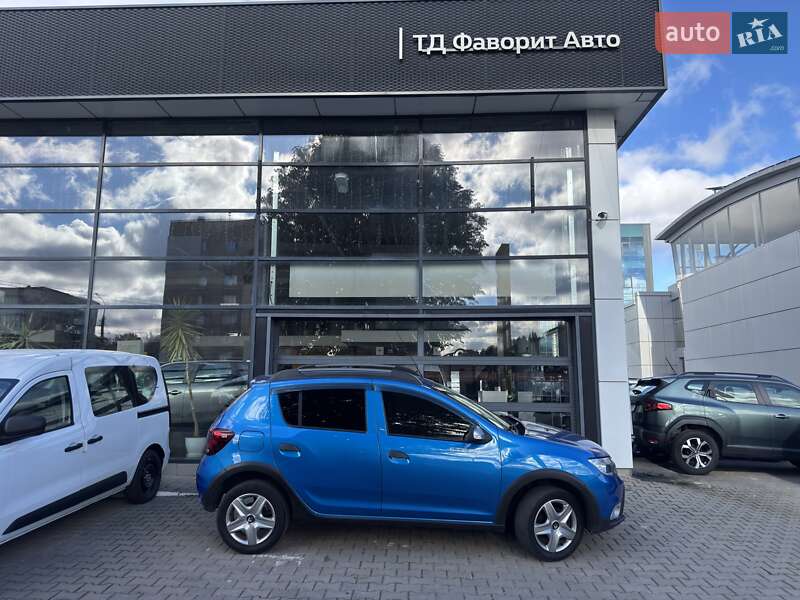 Хэтчбек Renault Sandero 2017 в Хмельницком