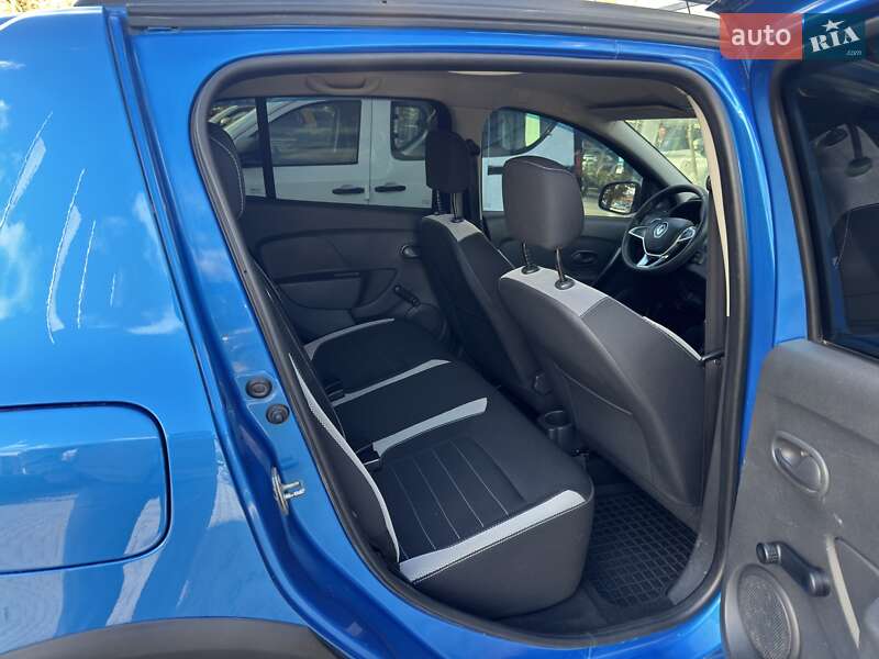 Хэтчбек Renault Sandero 2017 в Хмельницком