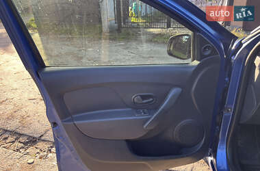 Хэтчбек Renault Sandero 2014 в 