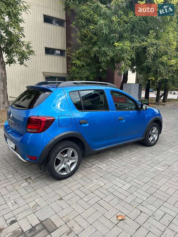 Хетчбек Renault Sandero 2017 в Дніпрі