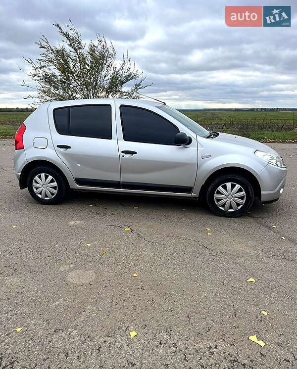 Хэтчбек Renault Sandero 2009 в Умани фото 3 Хэтчбек Renault Sandero 2009 в Умани