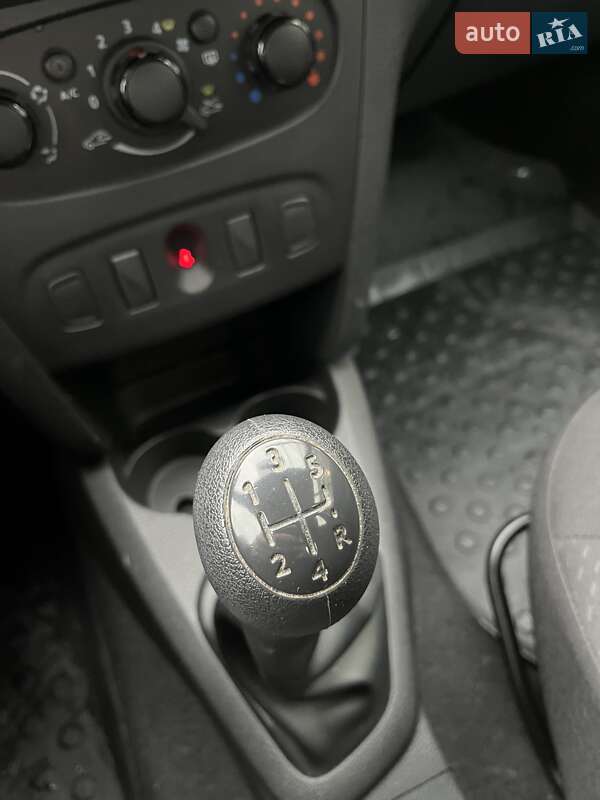 Хэтчбек Renault Sandero 2019 в Киеве фото 21 Хэтчбек Renault Sandero 2019 в Киеве