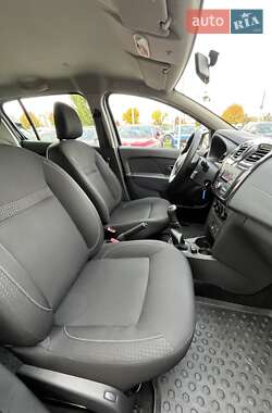 Хэтчбек Renault Sandero 2019 в 