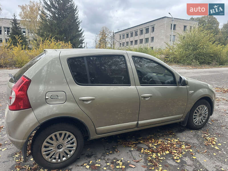 Хэтчбек Renault Sandero 2012 в Днепре