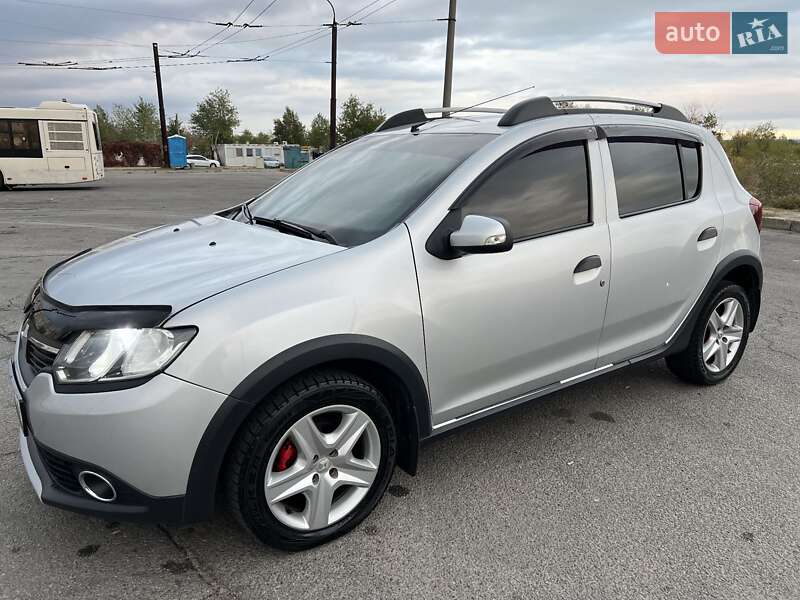 Хэтчбек Renault Sandero 2014 в Запорожье