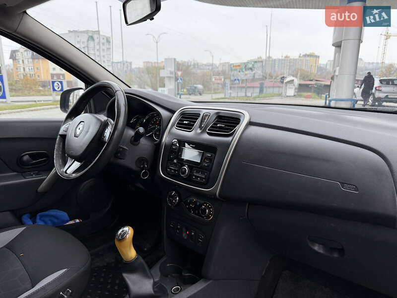 Хетчбек Renault Sandero 2016 в Хмельницькому