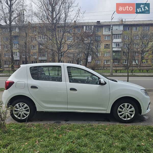 Хэтчбек Renault Sandero 2017 в Киеве