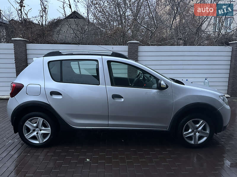 Хэтчбек Renault Sandero 2016 в Киеве фото 7 Хэтчбек Renault Sandero 2016 в Киеве