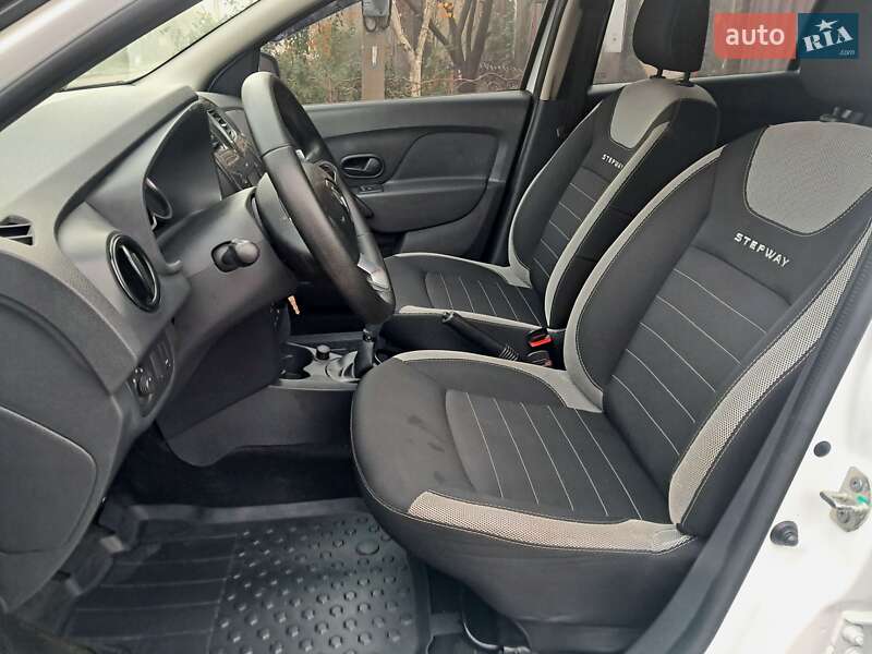 Хэтчбек Renault Sandero 2017 в Одессе фото 10 Хэтчбек Renault Sandero 2017 в Одессе