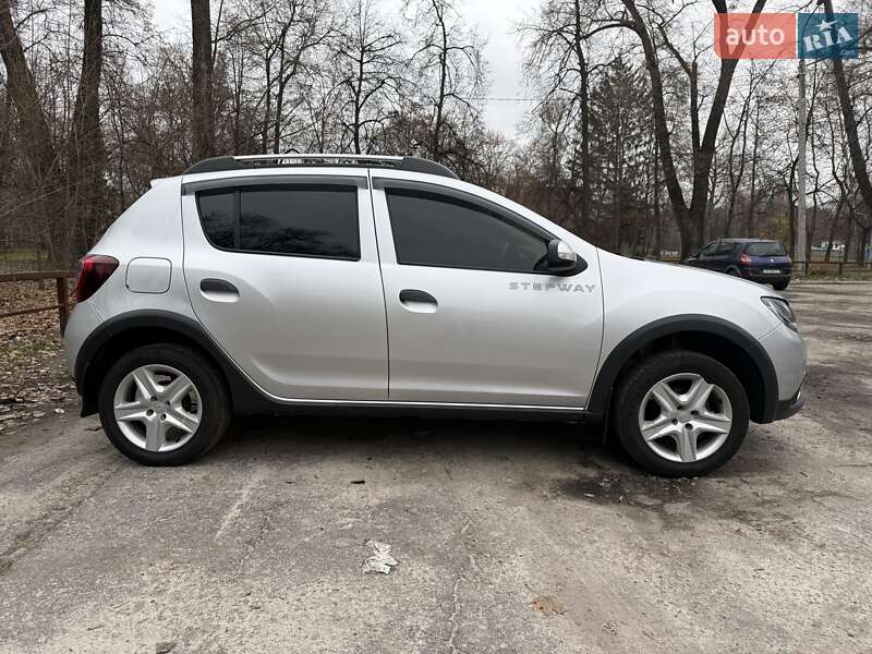 Хетчбек Renault Sandero 2015 в Сумах фото 9 Хетчбек Renault Sandero 2015 в Сумах