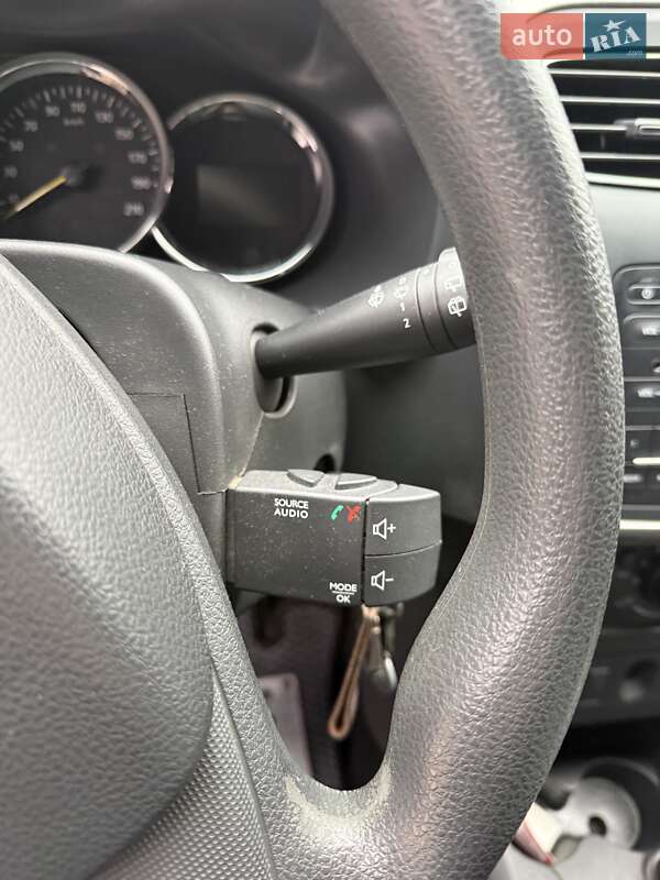 Хетчбек Renault Sandero 2015 в Сумах фото 18 Хетчбек Renault Sandero 2015 в Сумах