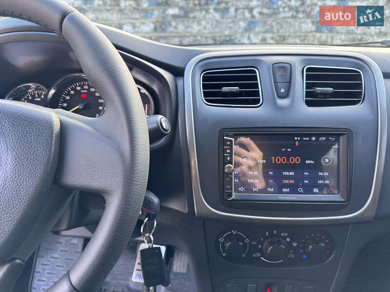 Хетчбек Renault Sandero 2015 в Полтаві