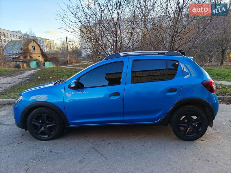 Хэтчбек Renault Sandero 2016 в Киеве