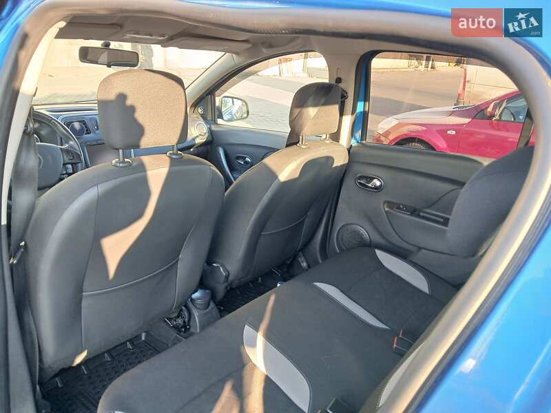 Хетчбек Renault Sandero 2015 в Львові