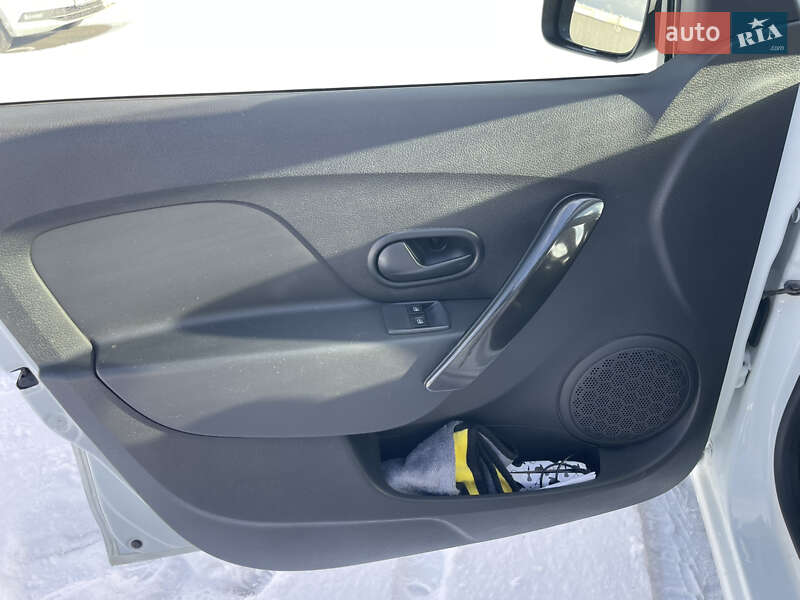 Хэтчбек Renault Sandero 2020 в Киеве фото 6 Хэтчбек Renault Sandero 2020 в Киеве