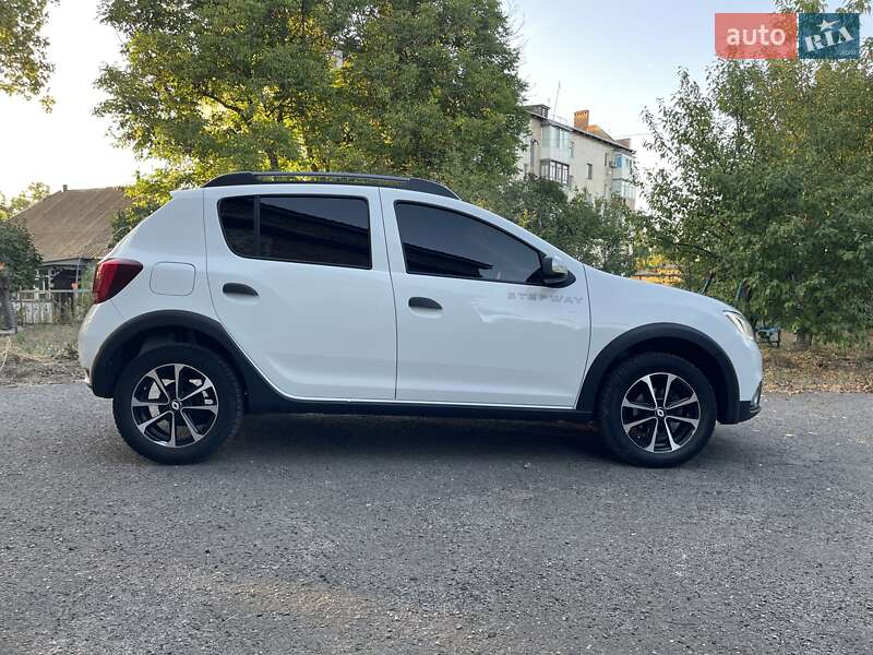 Хэтчбек Renault Sandero 2018 в Каменке фото 10 Хэтчбек Renault Sandero 2018 в Каменке