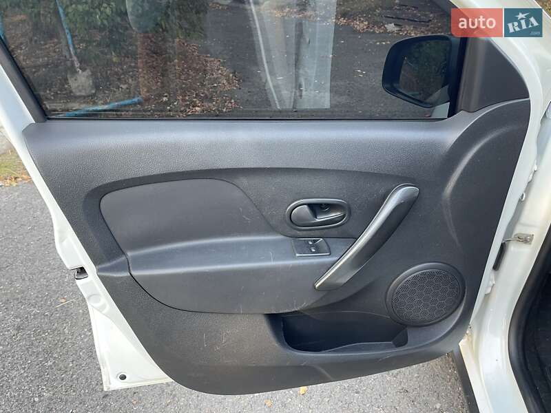 Хэтчбек Renault Sandero 2018 в Каменке фото 22 Хэтчбек Renault Sandero 2018 в Каменке