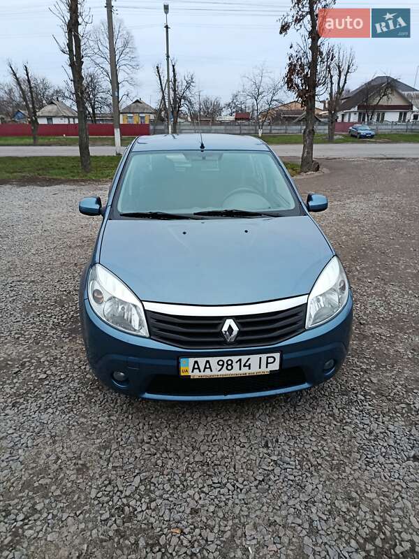 Renault Sandero 2010