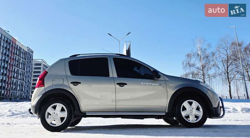 Хэтчбек Renault Sandero 2011 в Киеве