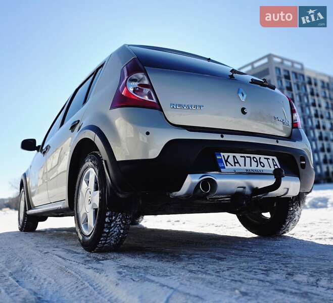 Хэтчбек Renault Sandero 2011 в Киеве
