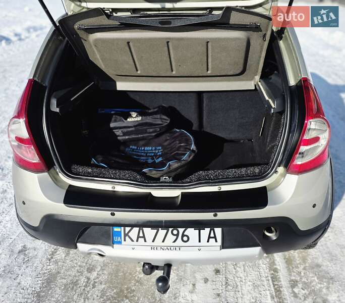 Хэтчбек Renault Sandero 2011 в Киеве