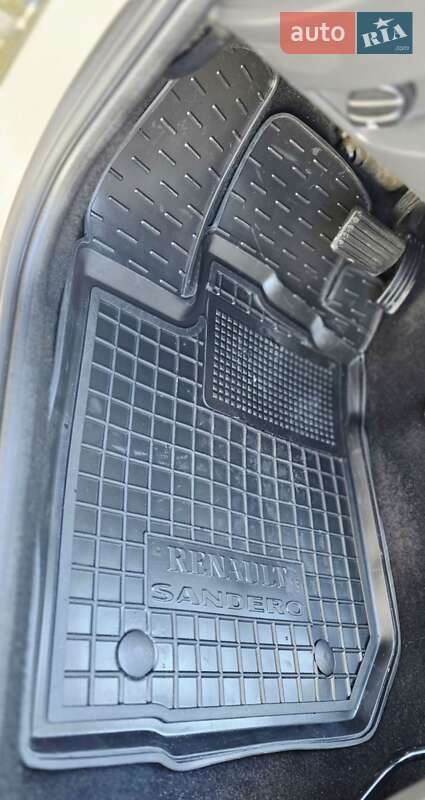 Хэтчбек Renault Sandero 2011 в Киеве