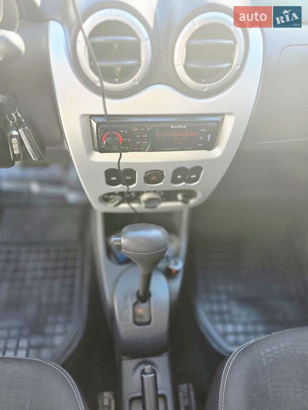 Хэтчбек Renault Sandero 2011 в Киеве