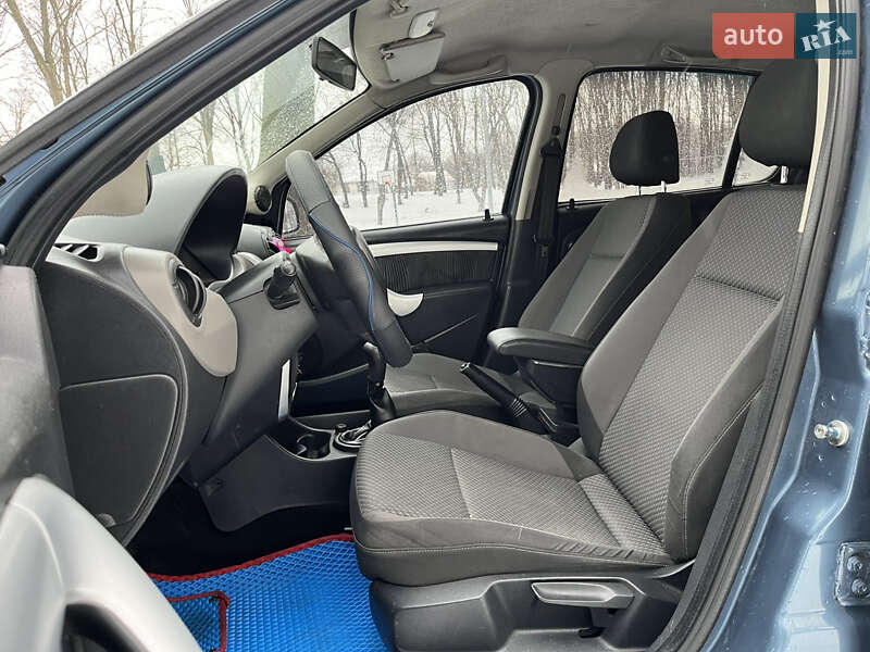 Хэтчбек Renault Sandero 2011 в Хотине